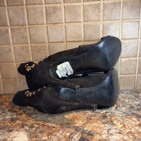 Kendall & Kylie Black Strappy Heels with Silver Accents - Picture 4 of 4